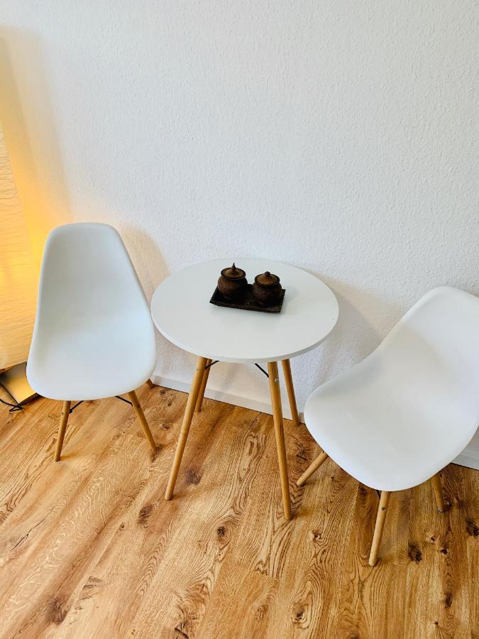 Direkte Uninaehe: Ferienwohnung Mit Grossem Doppelbett, Kuechenzeile Und Neu Renoviertem Badezimmer Homburg  Esterno foto