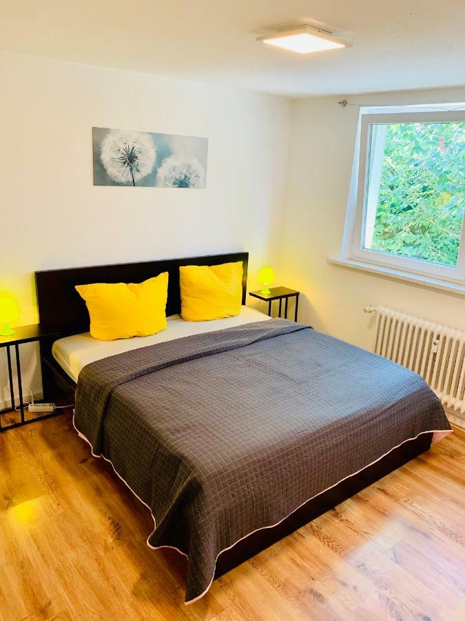 Direkte Uninaehe: Ferienwohnung Mit Grossem Doppelbett, Kuechenzeile Und Neu Renoviertem Badezimmer Homburg  Esterno foto